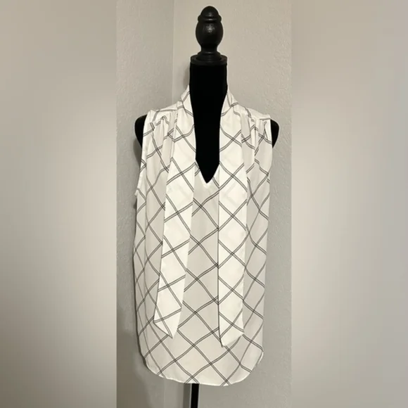 Women's White and Black Sleeveless Blouse - Picture 2 of 2